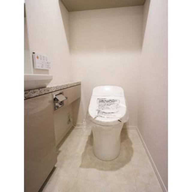 トイレ　※写真は同タイプ住戸です。