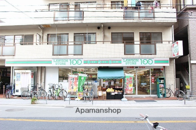 コンビニ　ローソンストア１００（コンビニ）まで70m