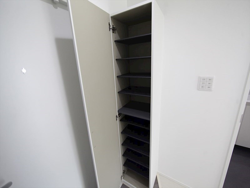 玄関　玄関　シューズボックス付（収納充実してます）