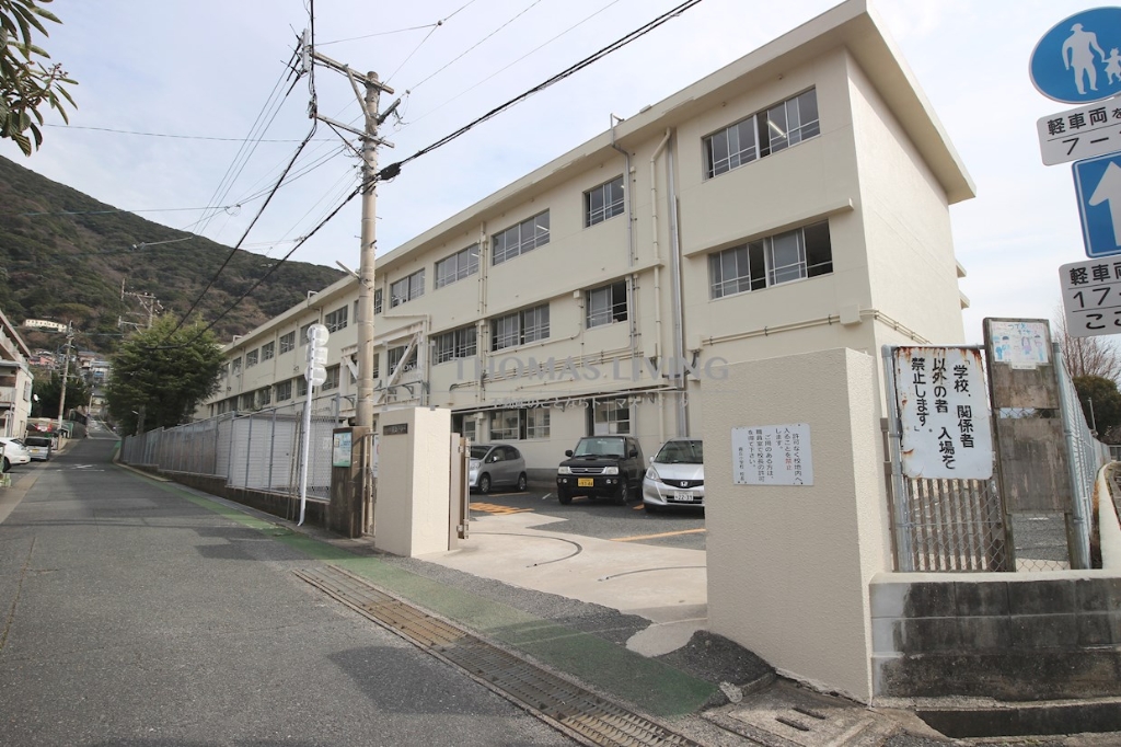 小学校　北九州市立霧丘小学校（小学校）まで173m