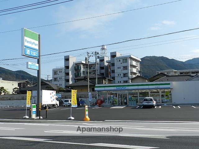 コンビニ　ファミリーマート小倉上富野店（コンビニ）まで883m