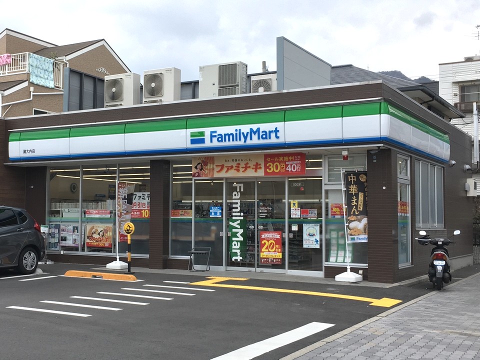 コンビニ　ファミリーマート灘大内店（コンビニ）まで225m
