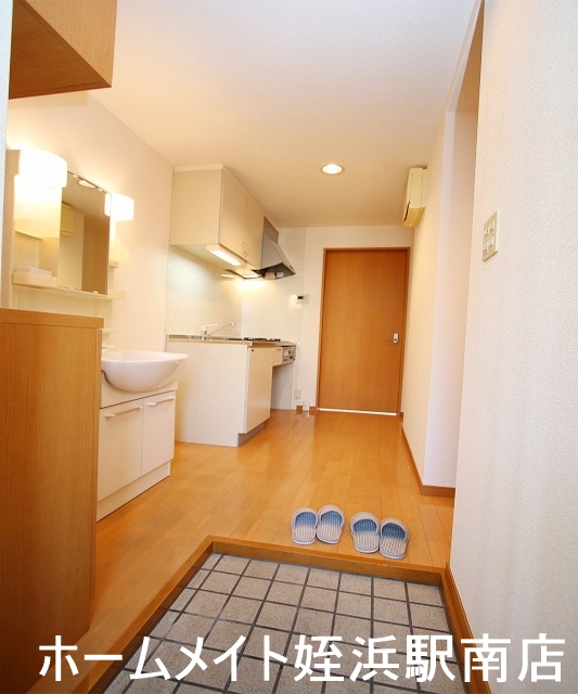 玄関　★玄関を開けるとオシャレな室内がお出迎えです★参考写真