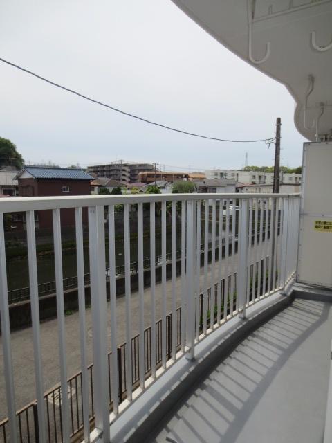 バルコニー　他号室の写真です。現況優先となりますので、ご参考まで。