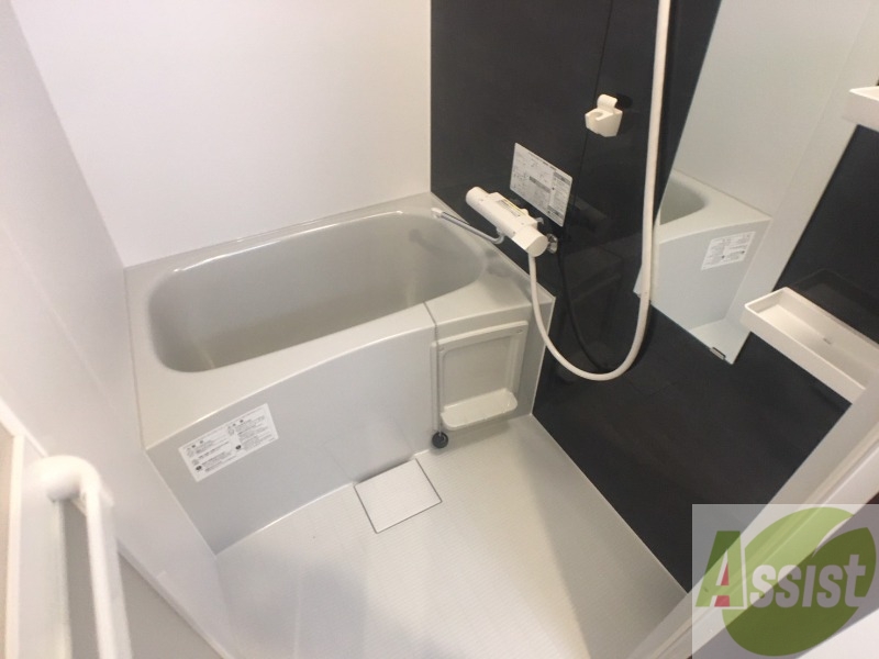 バス・シャワールーム　お風呂になります。一日の疲れを癒してくださいね。