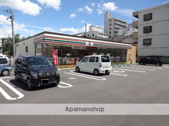 コンビニ　セブンイレブン（コンビニ）まで520m