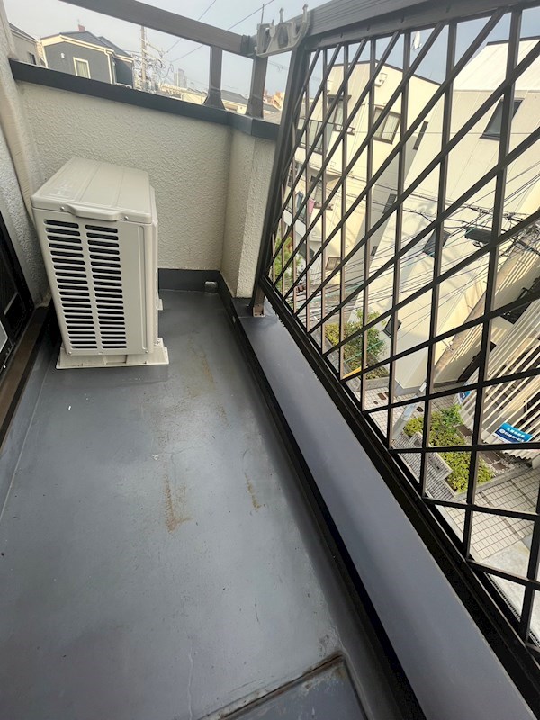 バルコニー　開放的で明るい空間を演出してくれるバルコニーです