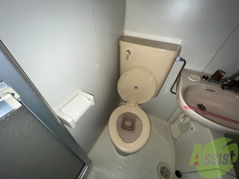トイレ　バス・トイレは同室です。汚れた際はすぐに洗うことができますよ