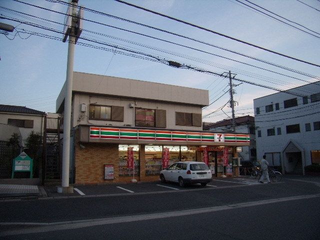 コンビニ　セブンイレブン（コンビニ）まで61m