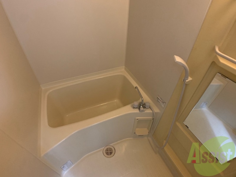 バス・シャワールーム　お風呂は日々の疲れをリフレッシュできる広さがありますね。