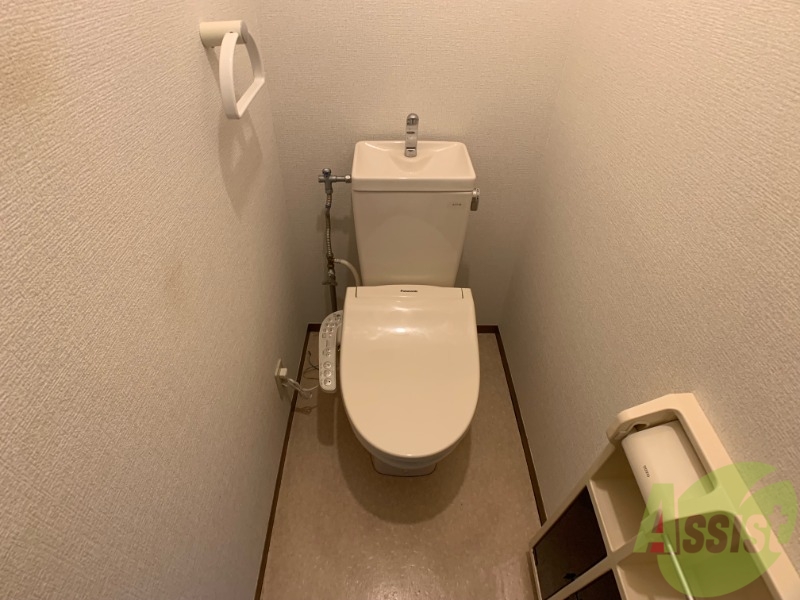 トイレ　温水洗浄便座付きのトイレは、使用しやすくうれしいですね。