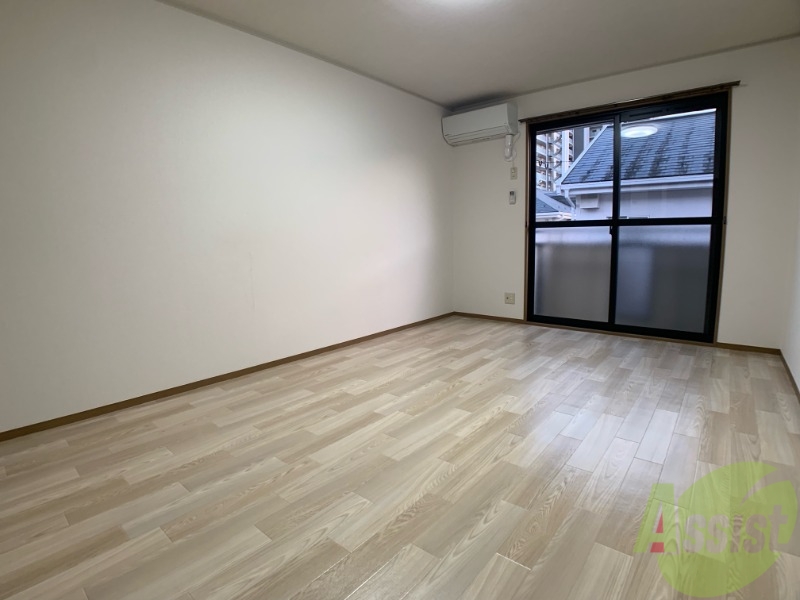 居室・リビング　陽当たりが良く、広々として過ごしやすそうです。