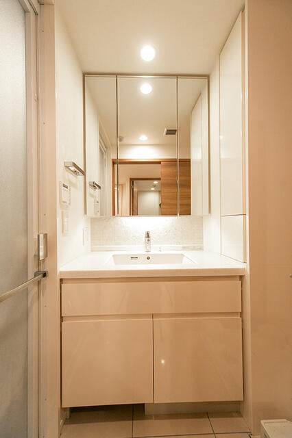 洗面設備　※写真は同タイプ住戸です。