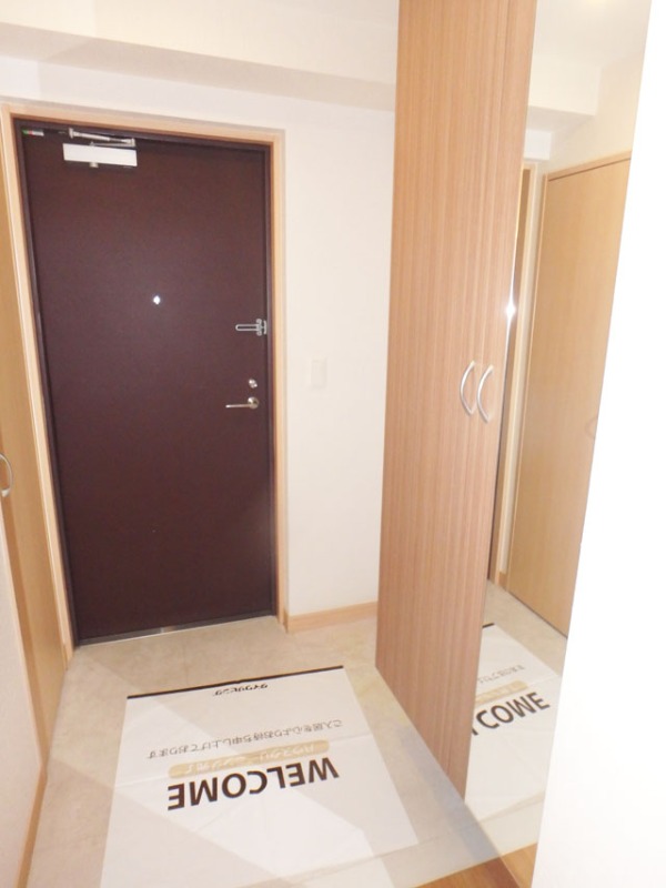 玄関　下駄箱付き！鏡もついていて便利♪（イメージ）