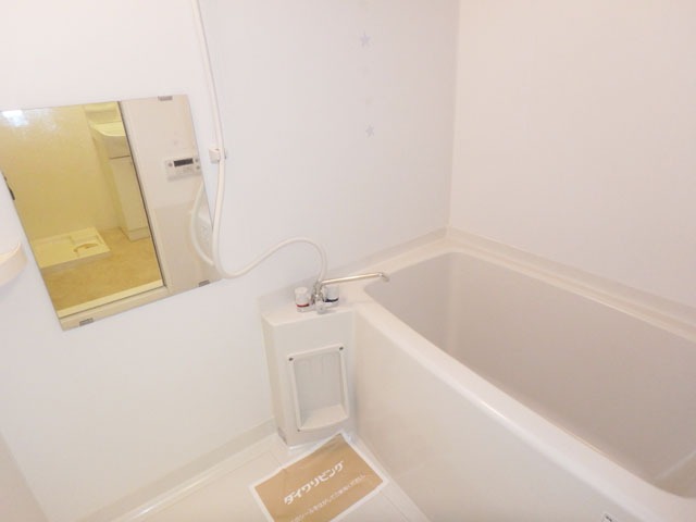 バス・シャワールーム　浴室乾燥付きで雨の日でも洗濯物が干せます☆（イメージ）