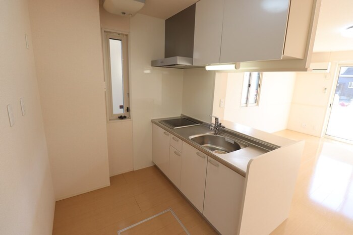 キッチン　対面システムキッチン（ＩＨコンロ）