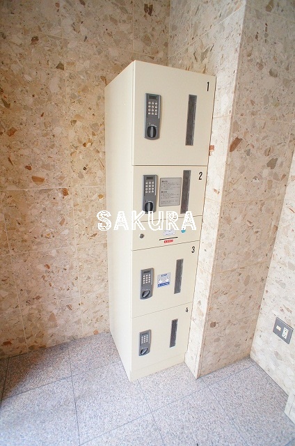 その他共有部分　外出の多い方でも安心の宅配ボックス付き♪