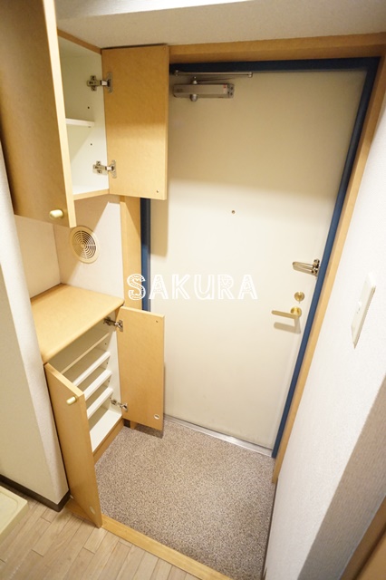 玄関　ゆったりとした玄関スペースです♪