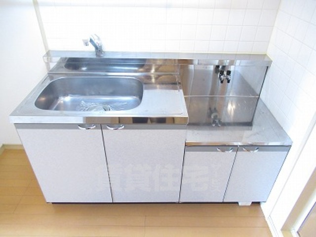 キッチン　同物件別部屋