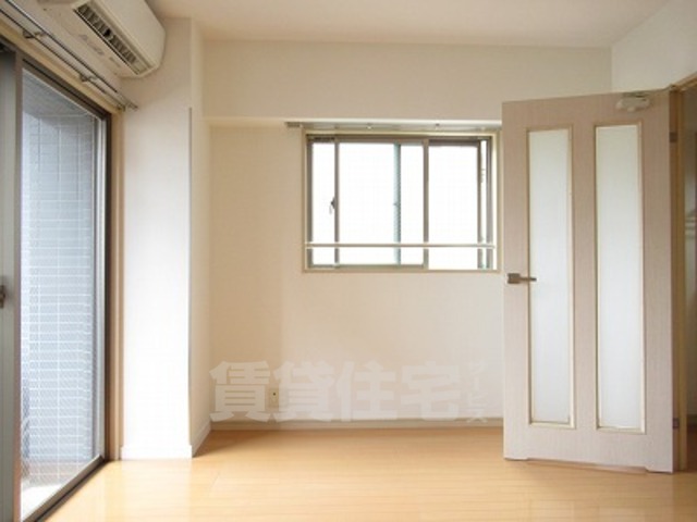 居室・リビング　同物件別部屋