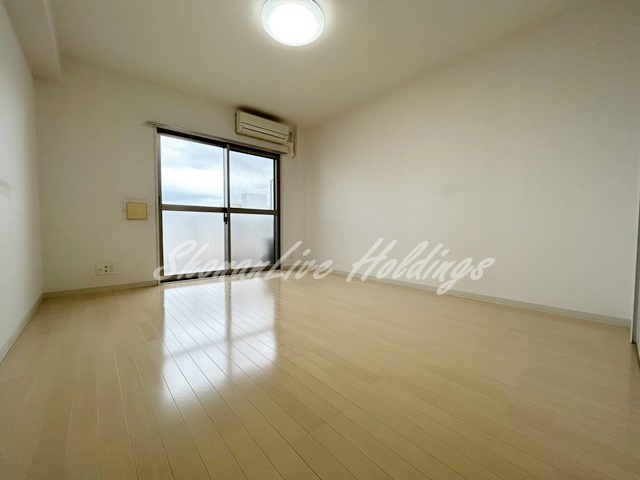 居室・リビング　角部屋洋室♪