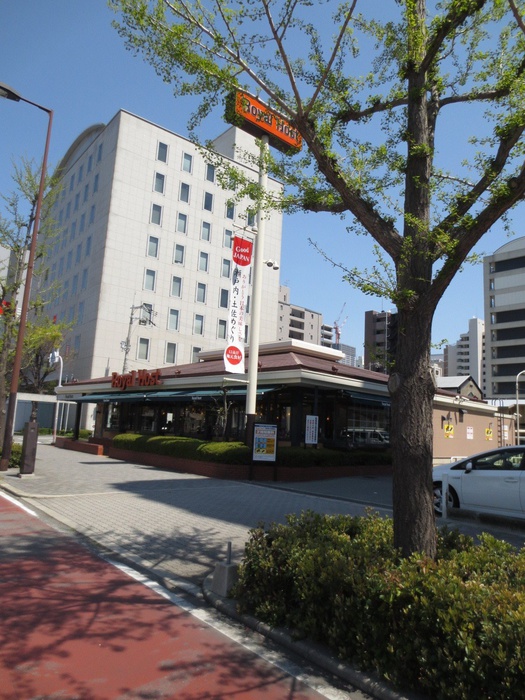 飲食店　ロイヤルホスト（飲食店）まで400m