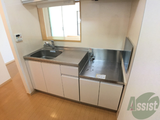 キッチン　こちらはキッチン。ガスコンロが設置できますね。