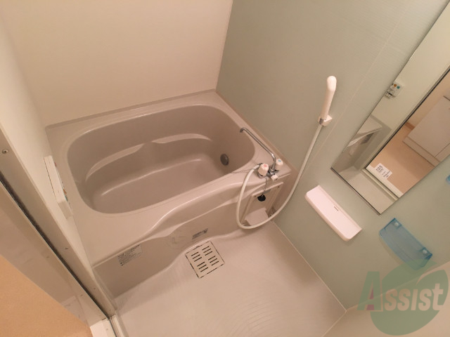 バス・シャワールーム　こちらはバスルームです。狭すぎずゆったりできそうです。