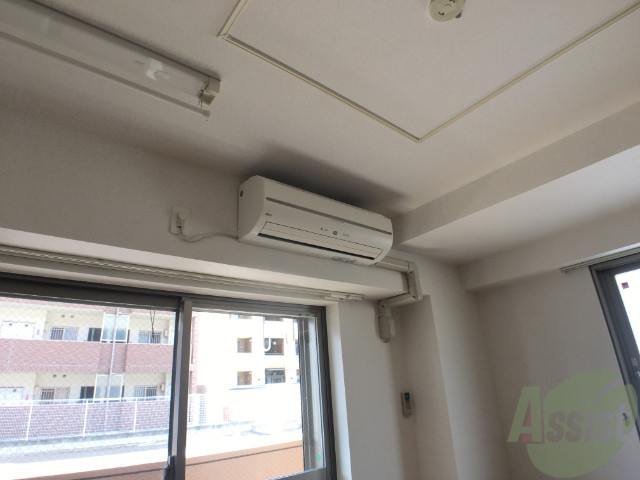 その他設備　エアコンが付いていました。この時代には欠かせない設備ですね。