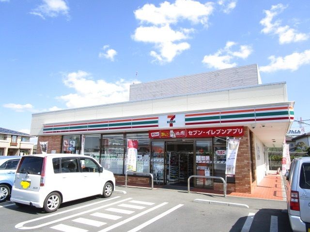 コンビニ　セブンイレブン（コンビニ）まで800m