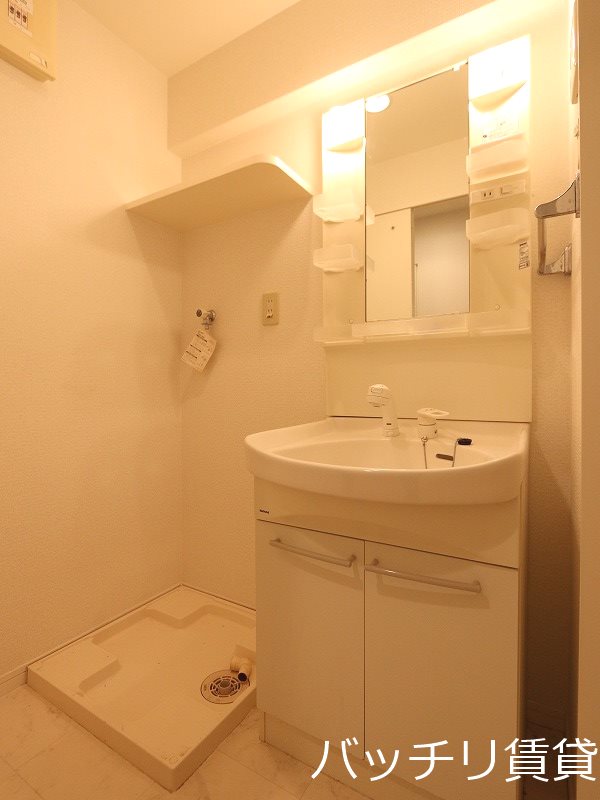 洗面設備　別号室タイプの為、現状を優先致します。