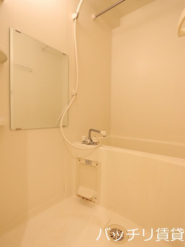 バス・シャワールーム　別号室タイプの為、現状を優先致します。