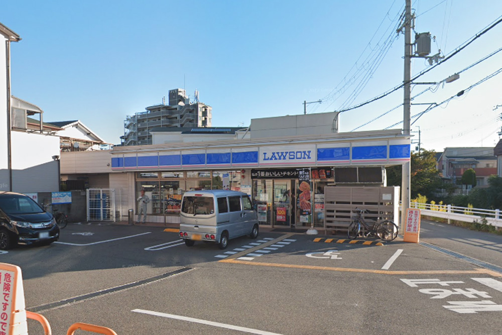 コンビニ　ローソン豊中桜の町1丁目店（コンビニ）まで227m