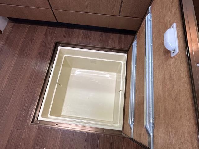 収納　床下収納