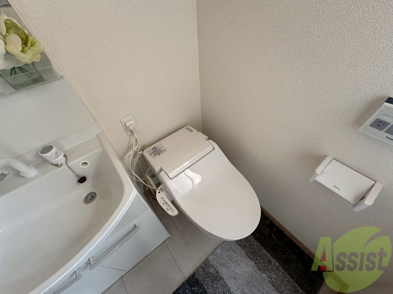 トイレ　トイレにウォシュレットが付いてるのは嬉しいですね。