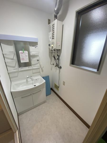 洗面設備　★脱衣所も広々★