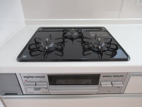 キッチン　キッチン：３口ガスコンロ     （2026年3月撮影）