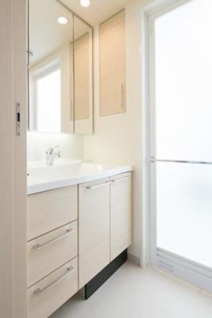 洗面設備　※写真は同タイプ住戸です。