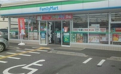 コンビニ　ファミリーマート（コンビニ）まで210m