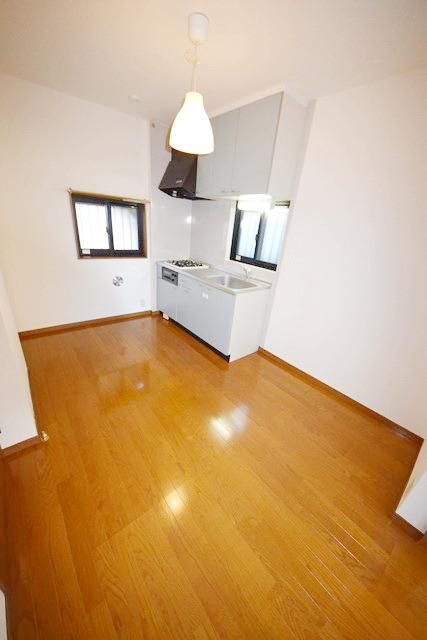 居室・リビング　新婚さんオススメ賃貸住宅　買物便利な立地　南向き