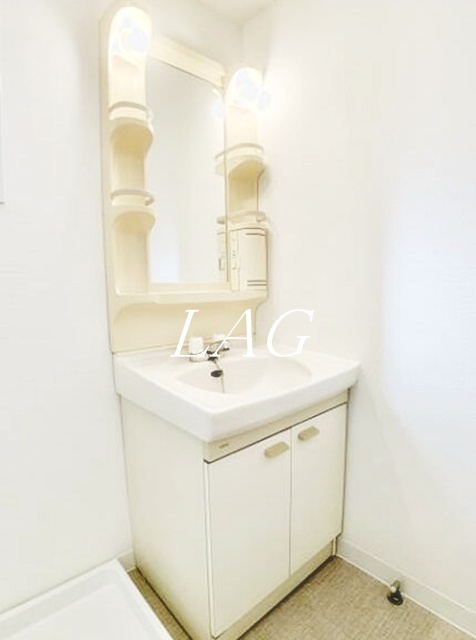 洗面設備　独立洗面台になります。
