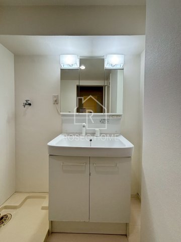洗面設備　同マンション別部屋：参考写真