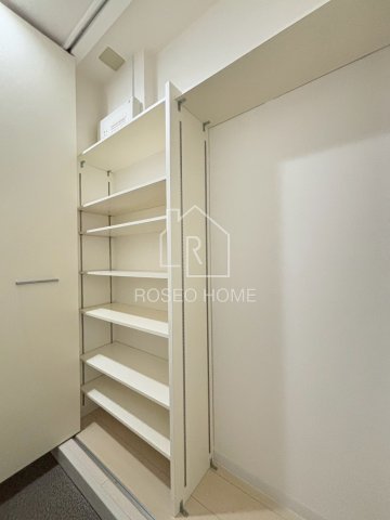 玄関　同マンション別部屋：参考写真