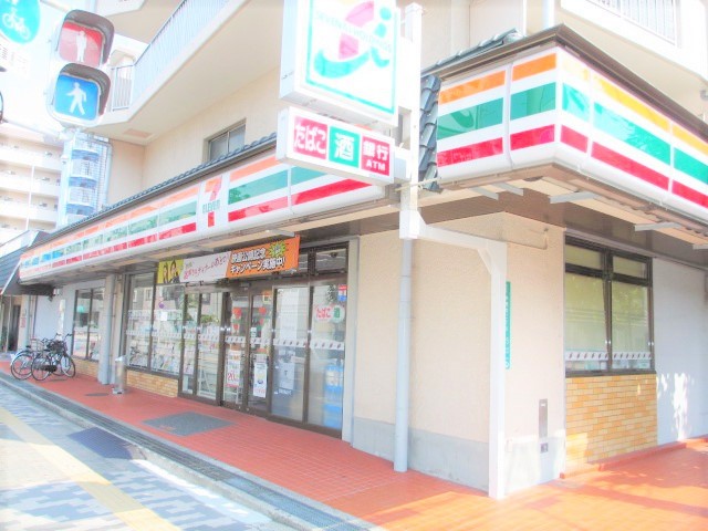 コンビニ　セブンイレブン（コンビニ）まで389m