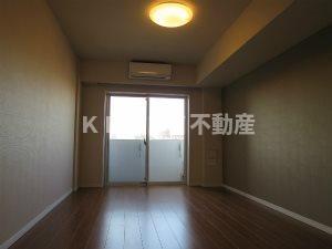 その他部屋・スペース　落ち着いた色調の寝室です