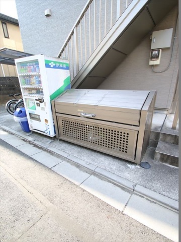 その他共有部分　敷地内ゴミ箱です♪