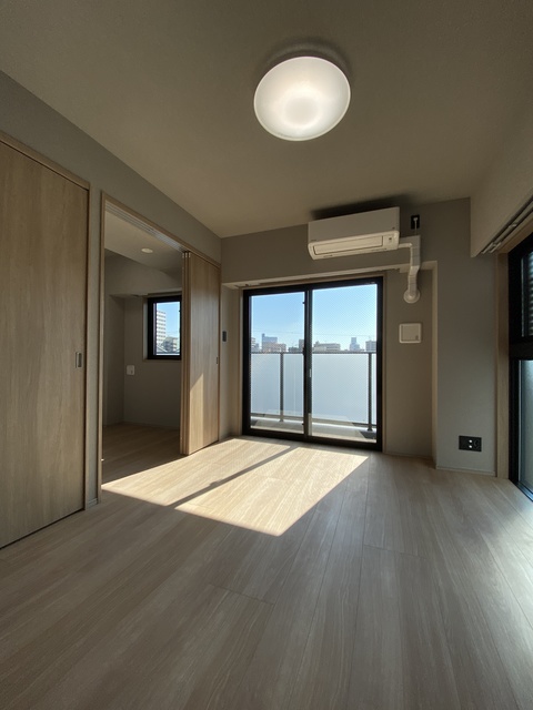 居室・リビング　風の通りも気持ちの良いお部屋です