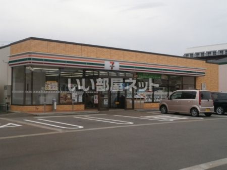 コンビニ　セブンイレブン 柏崎新花町店（コンビニ）まで1033m