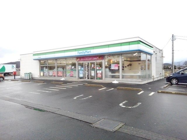 コンビニ　ファミリーマート桜川友部店（コンビニ）まで600m