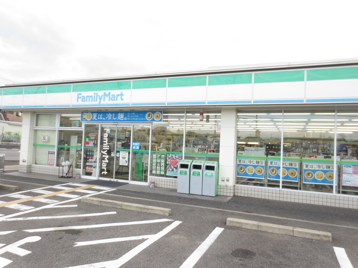 コンビニ　ファミリーマート（コンビニ）まで351m